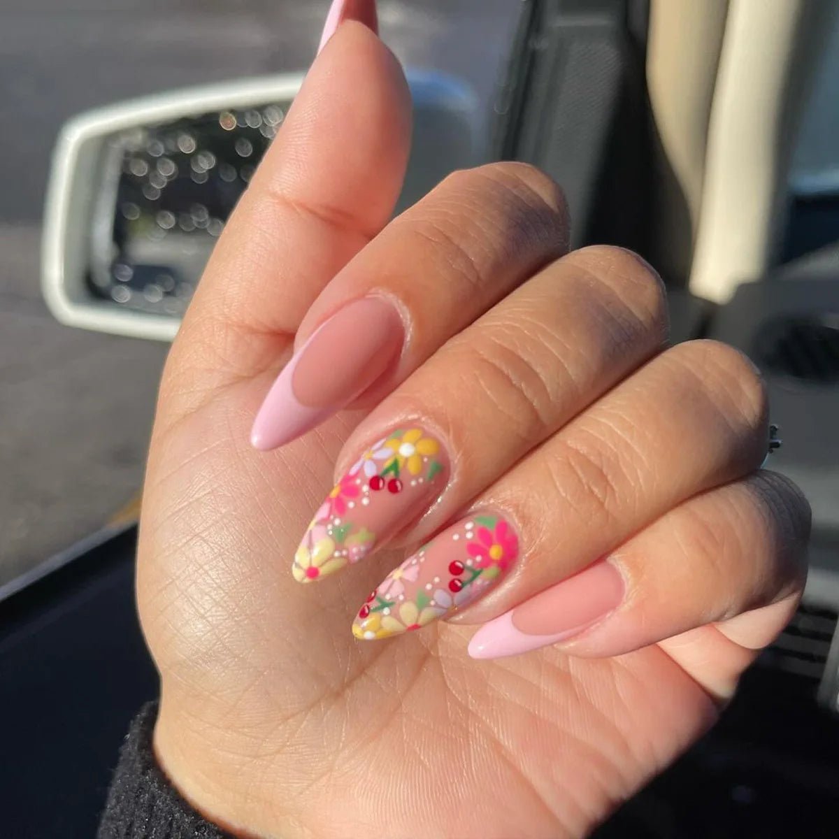 24Pcs Short Round Head Almond Fake Nails with Flowers Grass Pattern Wearable False Nails Tips Summer Full Cover Press on Nails - Gadget and Glam Shop
