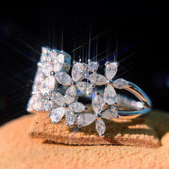 Elegant Flower Design: Lab Diamond Ring in 925 Sterling Silver