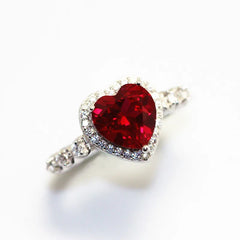 Elegant Luxury: Red Heart Cubic Zirconia Ring