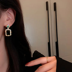 New Fashion Trend: Unique Design Elegant and Delicate Light Luxury Emerald Earrings