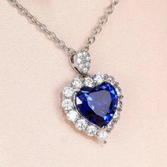 Fashionable Romantic Heart-Cut Blue Sapphire Vice Stone Pendant Necklace for Women