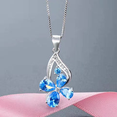 Stylish Clover Pendant Necklace: Aquamarine Artificial Gemstone for European and American Retro Fashion, a Lucky Gift