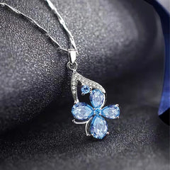 Stylish Clover Pendant Necklace: Aquamarine Artificial Gemstone for European and American Retro Fashion, a Lucky Gift