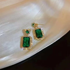 New Fashion Trend: Unique Design Elegant and Delicate Light Luxury Emerald Earrings