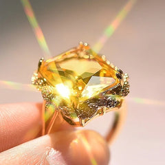 Trendy Gold-Toned Yellow Topaz Sapphire Rings for Women