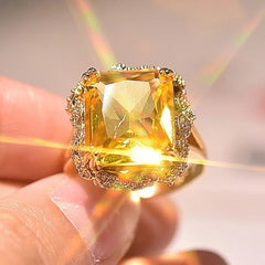 Trendy Gold-Toned Yellow Topaz Sapphire Rings for Women