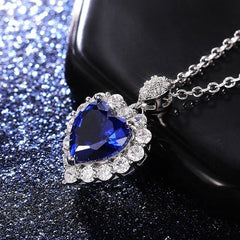 Fashionable Romantic Heart-Cut Blue Sapphire Vice Stone Pendant Necklace for Women